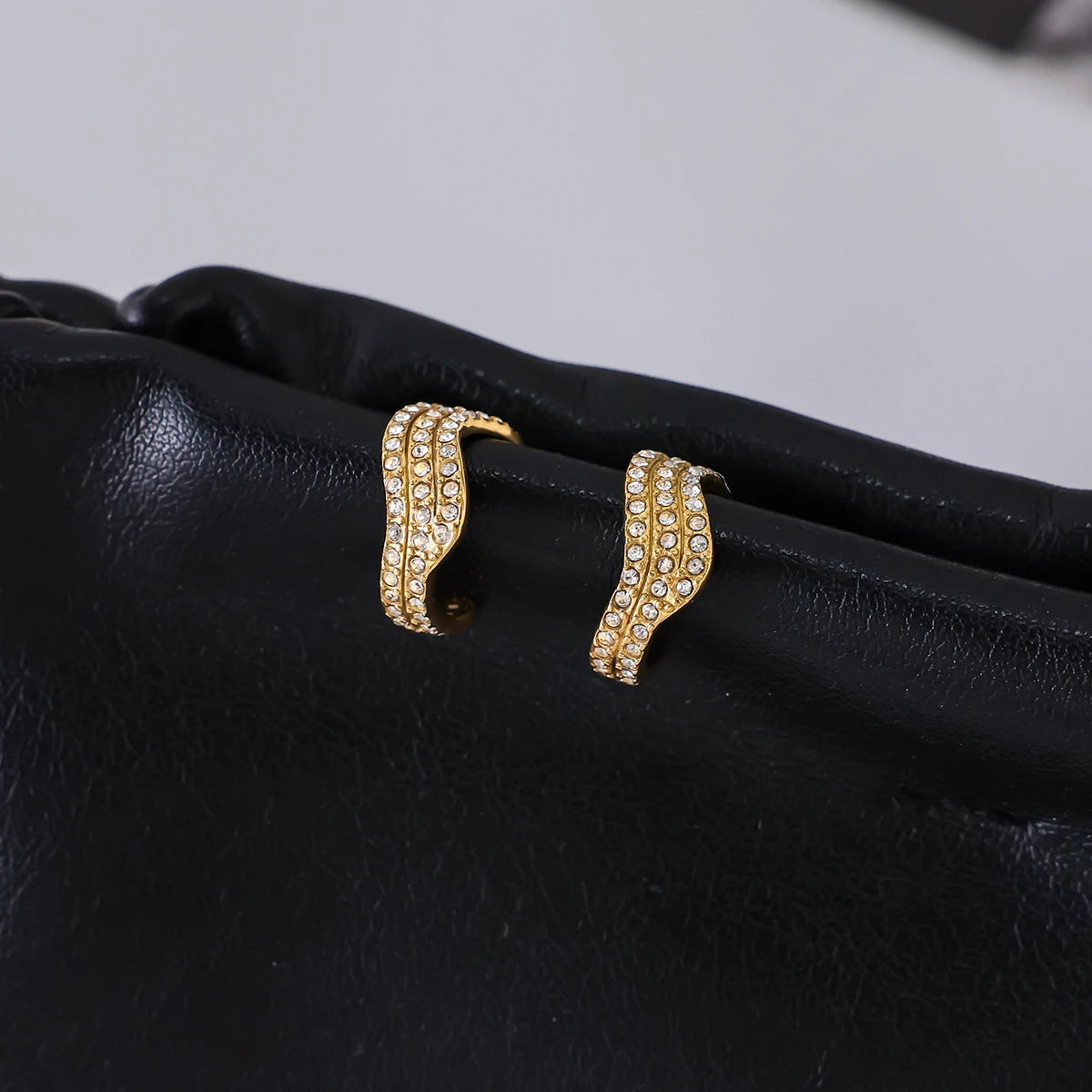 Rhinestone Wave Ear Cuff